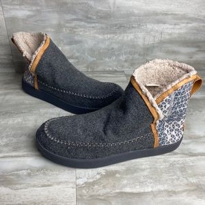 SOLD Sanuk Nice Bootah Ojai Charcoal Grey Bootie Boots Size 9